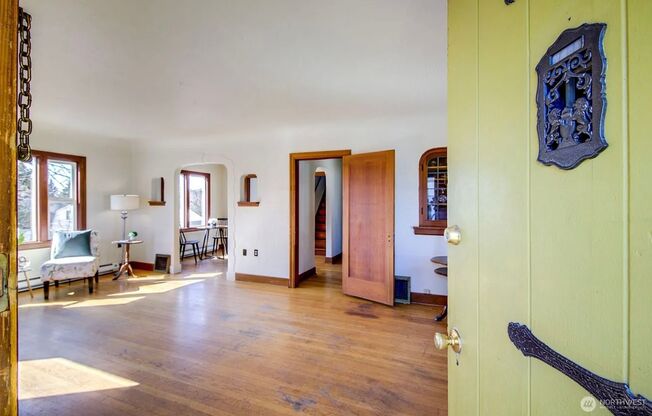 Baran (2018 11th St.)