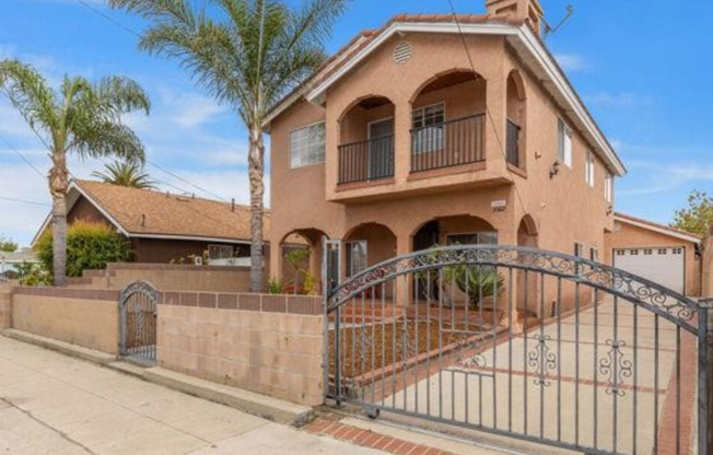 1060 McFarland Avenue, Wilmington CA 90744