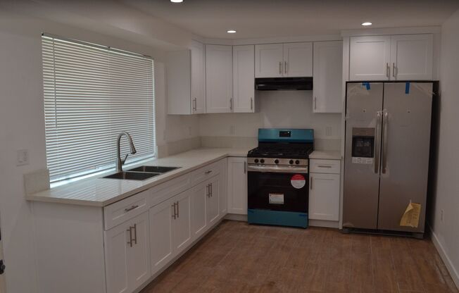 ☀️Newly Remodeled 2 Bed / 1 Bath Apartment Unit  – Great Layout