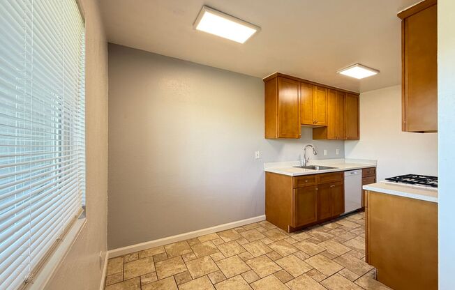 1 bed, 1 bath, $1,700, Unit T43