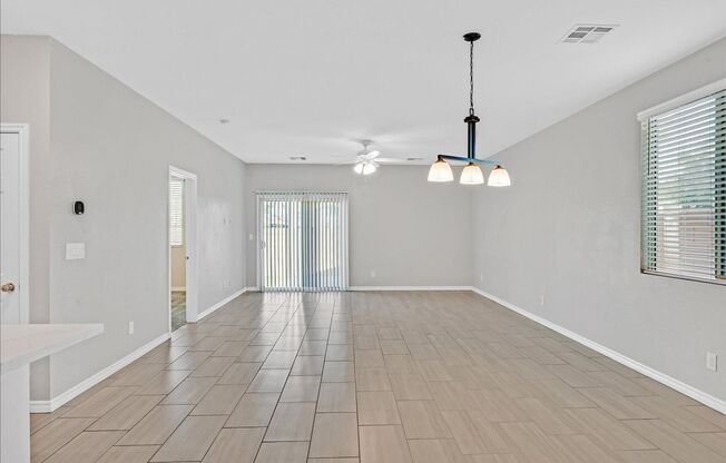Spacious 3 bedroom, single story home in Sedona Ranch