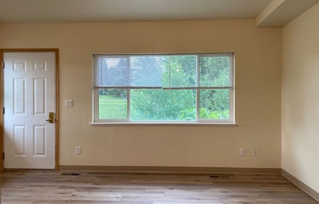 2 beds, 1 bath, 868 sqft, $1,900, Unit 6