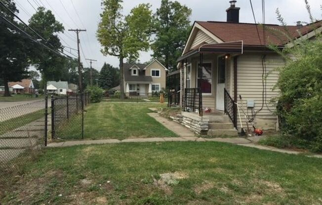 2 Bedroom Home In Hazel Park