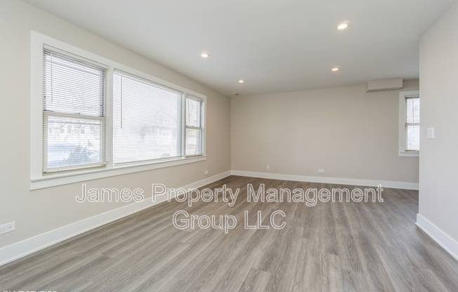 6047 N NORTHWEST HWY