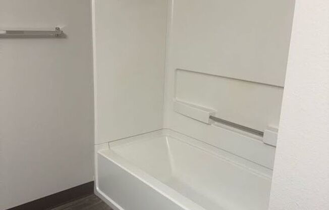 2 beds, 2 baths, 1,070 sqft, $1,675, Unit 12-202