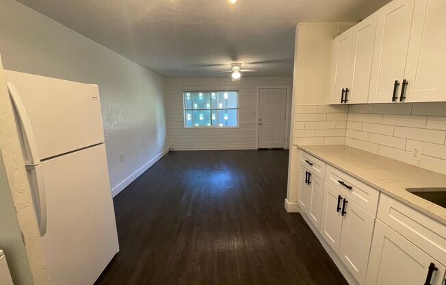 Ocala - 2 Bedroom, 1 Bath Duplex!