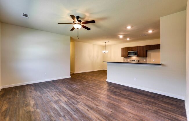 AVAILABLE NOW! GORGEOUS 4 BEDROOM DUPLEX LOCATED IN MIDLOTHIAN ISD!