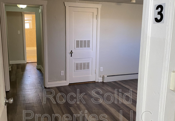 1319 E 20 ST