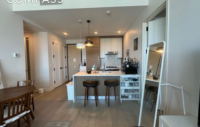 2 beds, 2 baths, 883 sqft, $6,500, Unit 9C