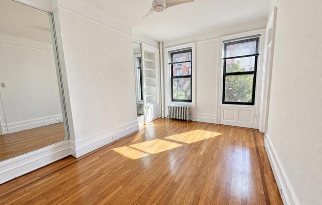 106 LEXINGTON AVE