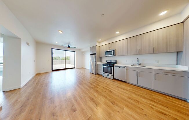 2 beds, 1 bath, 850 sqft, $2,745, Unit 211