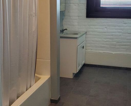 2 beds, 2 baths, 948 sqft, $1,367, Unit 502W