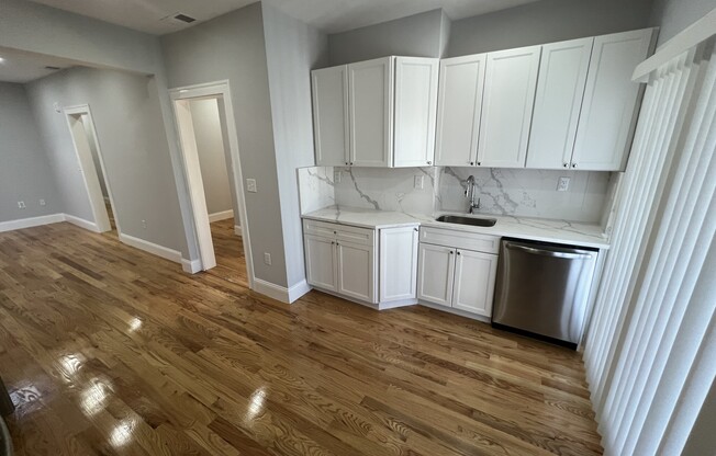 2 beds, 1 bath, $4,350, Unit 6