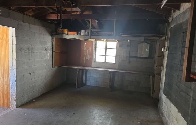 2 beds, 1 bath, $1,600