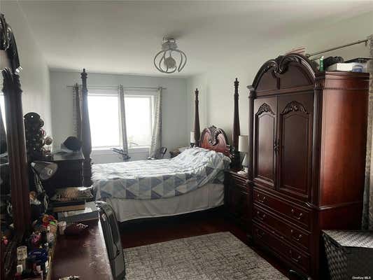 3 beds, 1 bath, $3,500, Unit 2FL