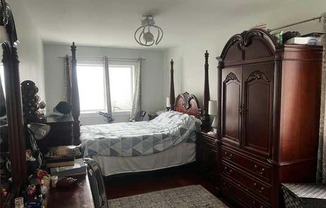 3 beds, 1 bath, $3,500, Unit 2FL