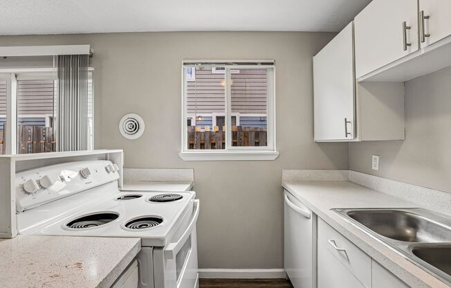 2 beds, 1 bath, 800 sqft, $1,295, Unit 431-01-17
