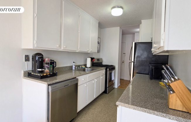 2 beds, 1 bath, $6,000, Unit 11F