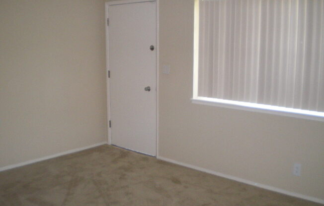 White Drive 1347/1349
