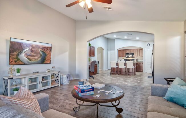 Beautifull & Spacious home in Goodyear!