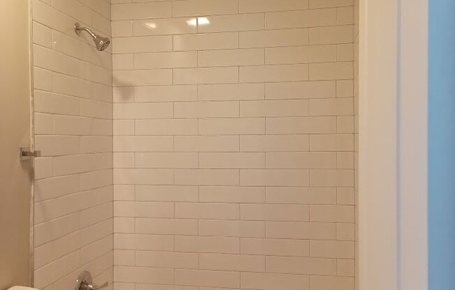 2 beds, 1 bath, 900 sqft, $1,275, Unit Unit 5