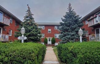398 Danforth Ave E7