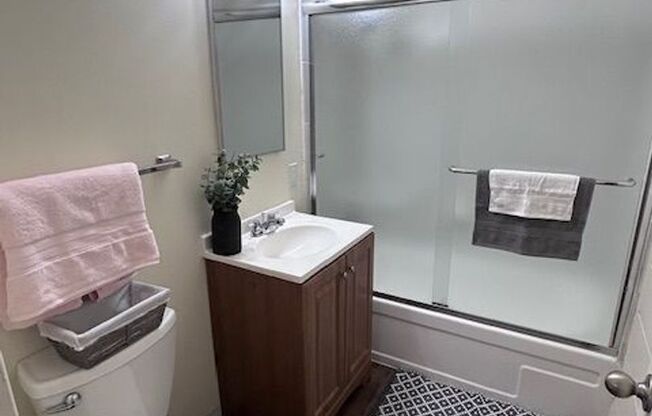 1 bed, 1 bath, 450 sqft, $1,195, Unit 275