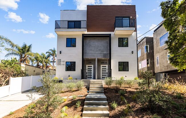 1376 Edgecliffe Drive