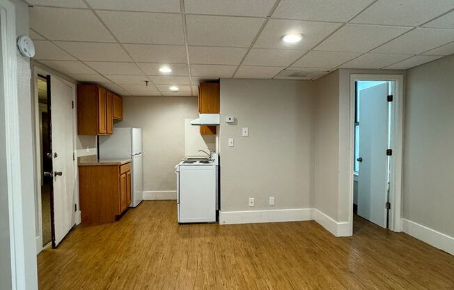 Studio, 1 bath, $800, Unit 306