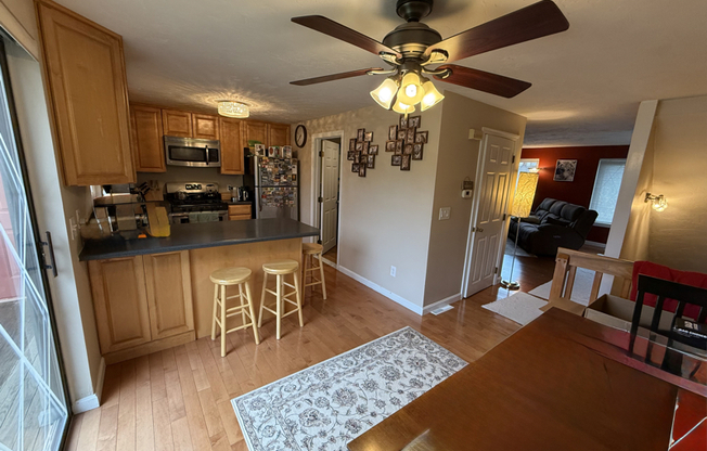 7 ROLLINS CT