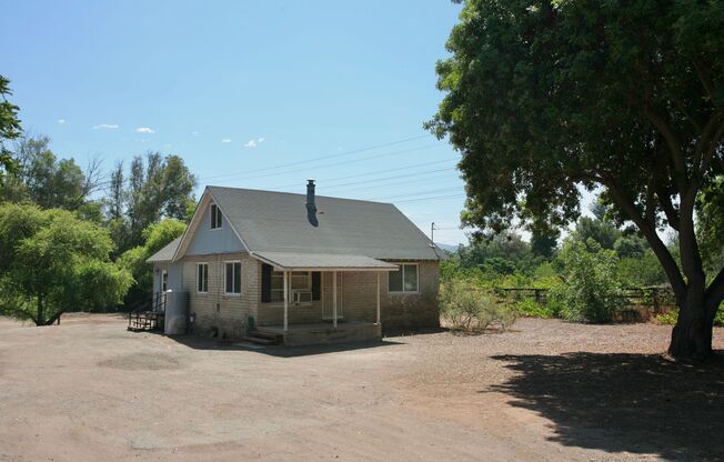 3 Br that is a little bit country