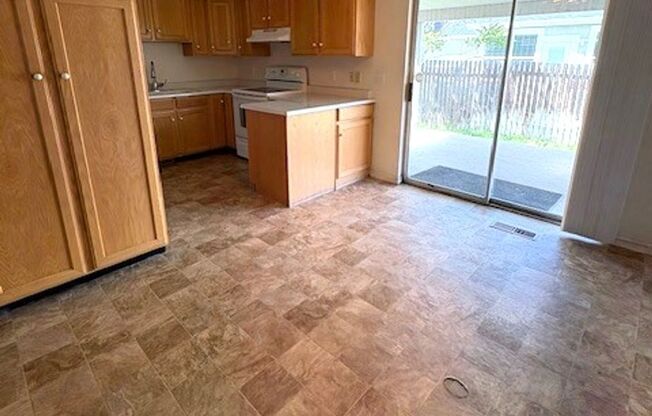 3 Bedroom / 2 Bath Home in Bountiful!