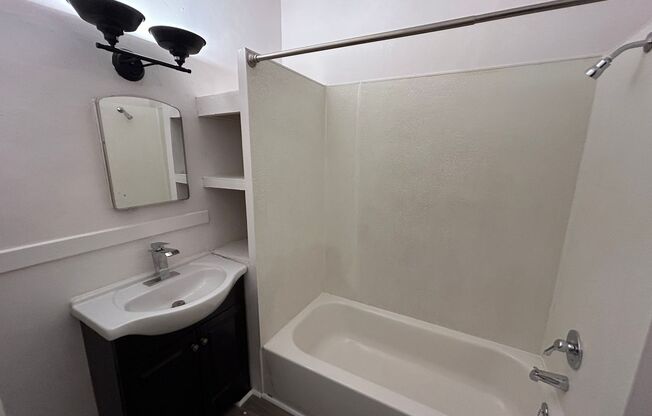 Studio, 1 bath, $825, Unit C