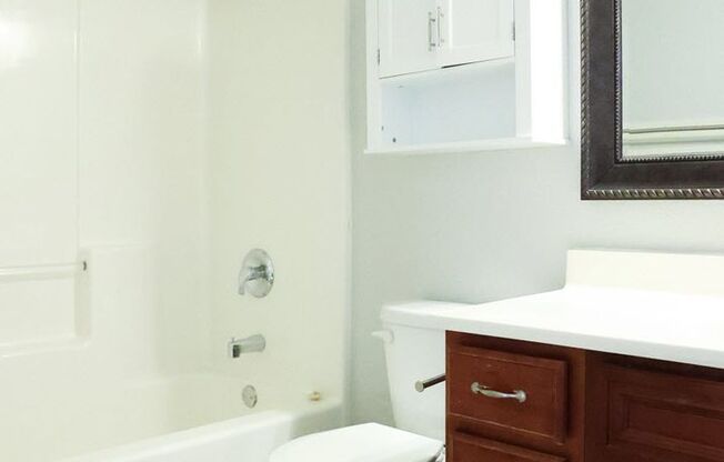 3 beds, 1 bath, $1,350, Unit A