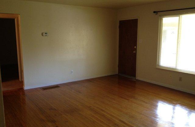 2 beds, 1 bath, $2,100