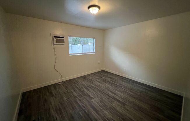 2 beds, 1 bath, $1,895, Unit # #B