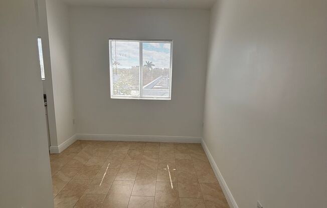 8250 W 21 LN