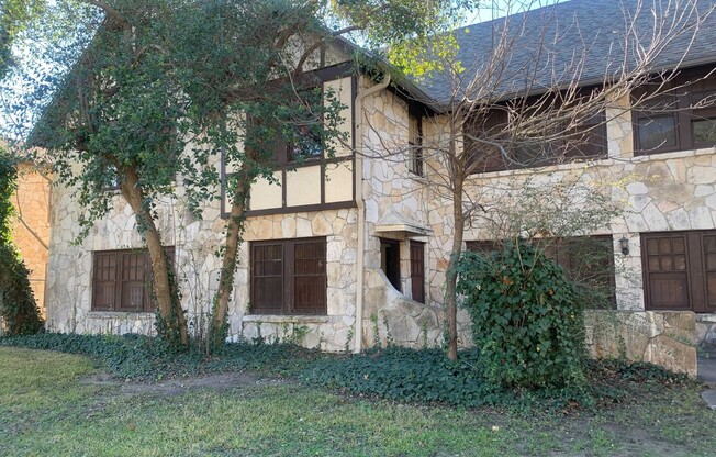 218 E ROSEWOOD AVE