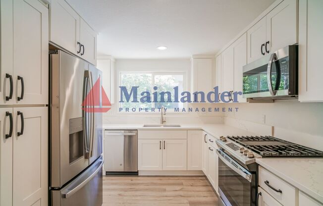Beautifully Updated Mt. Park Condo Located in Lake Oswego Includes Membership to Mt. Park Rec Center is A Must See!