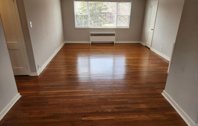 2 beds, 1 bath, 897 sqft, $2,385, Unit A-24