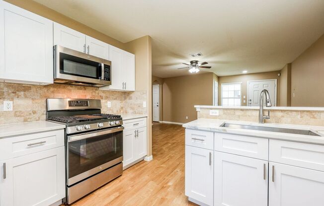 Elegant Living with 4 Bedrooms and 2.5 Baths in Houston, TX