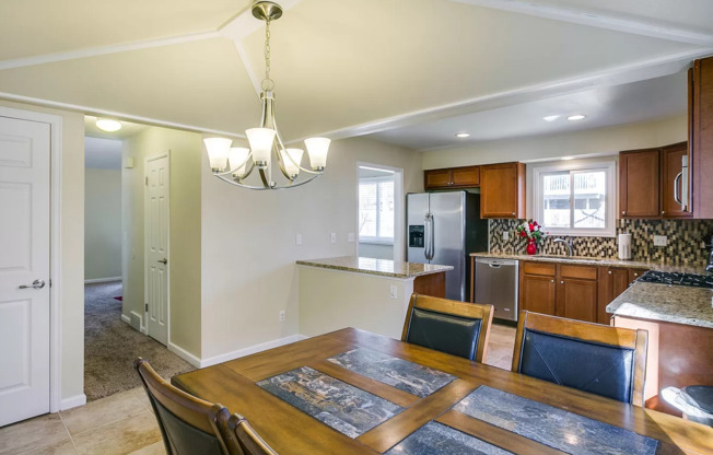 Stunning 3Bed 3Bath W/ Moutain views and upgrades throughout!!