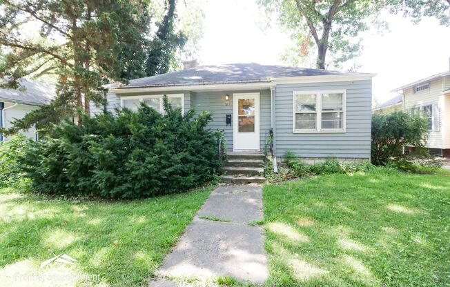 Awesome 3 bedroom 1 bathroom home located close to Aggieville and Campus!