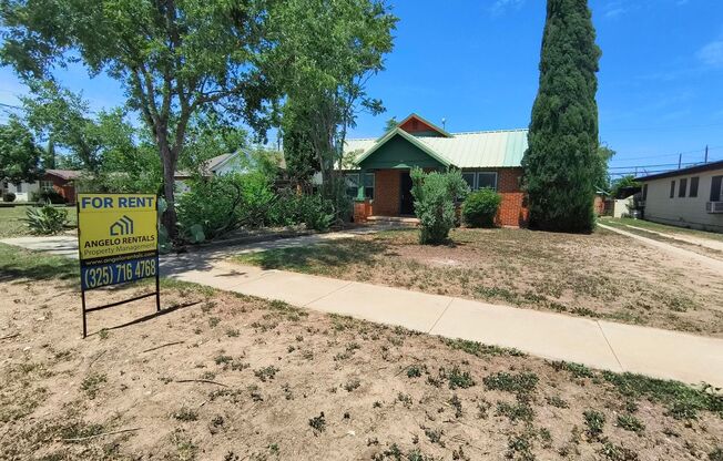 CUTE 2 bedroom, 1 bath home AVAILABLE NOW!