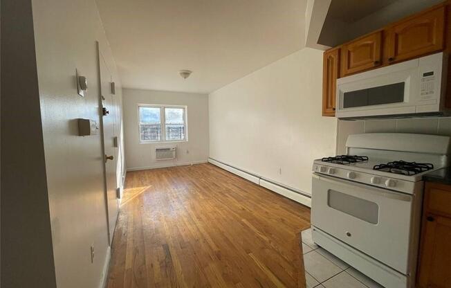 1751 UNDERCLIFF AVE