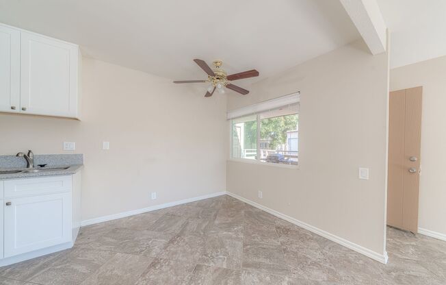 Cozy 2 Bedroom Located 10 Minutes Away from CSUF