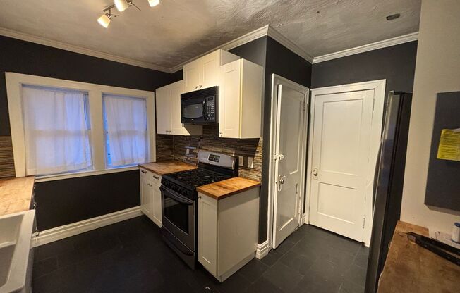 1067-1069 Saint Clair Avenue