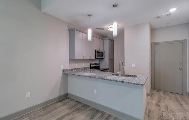 1 bed, 1 bath, 713 sqft, $1,484