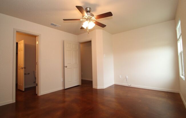 3 beds, 2 baths, $1,225, Unit Unit A