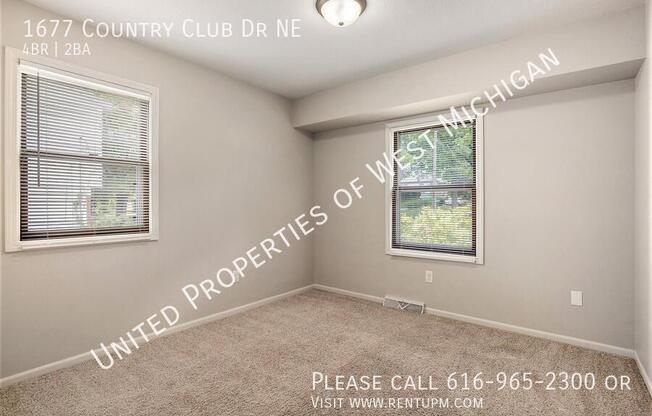 1677 Country Club Dr NE